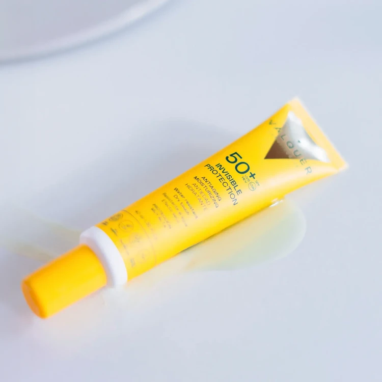 Valquer Invisible Protection Facial SPF 50 - Serum przeciwzmarszczkowe z SPF 50 - 40ml