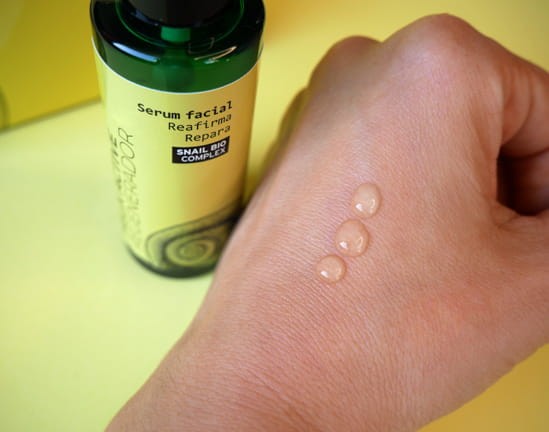 Armonia Helix Active Serum - Serum przeciwzmarszczkowe ze śluzem ślimaka-tekstura
